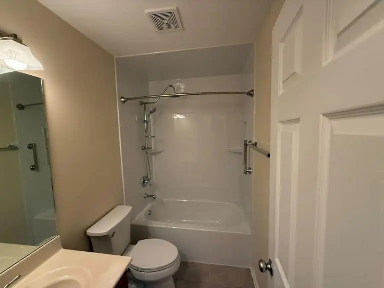 White Bathtub replacement in Louisville, KY